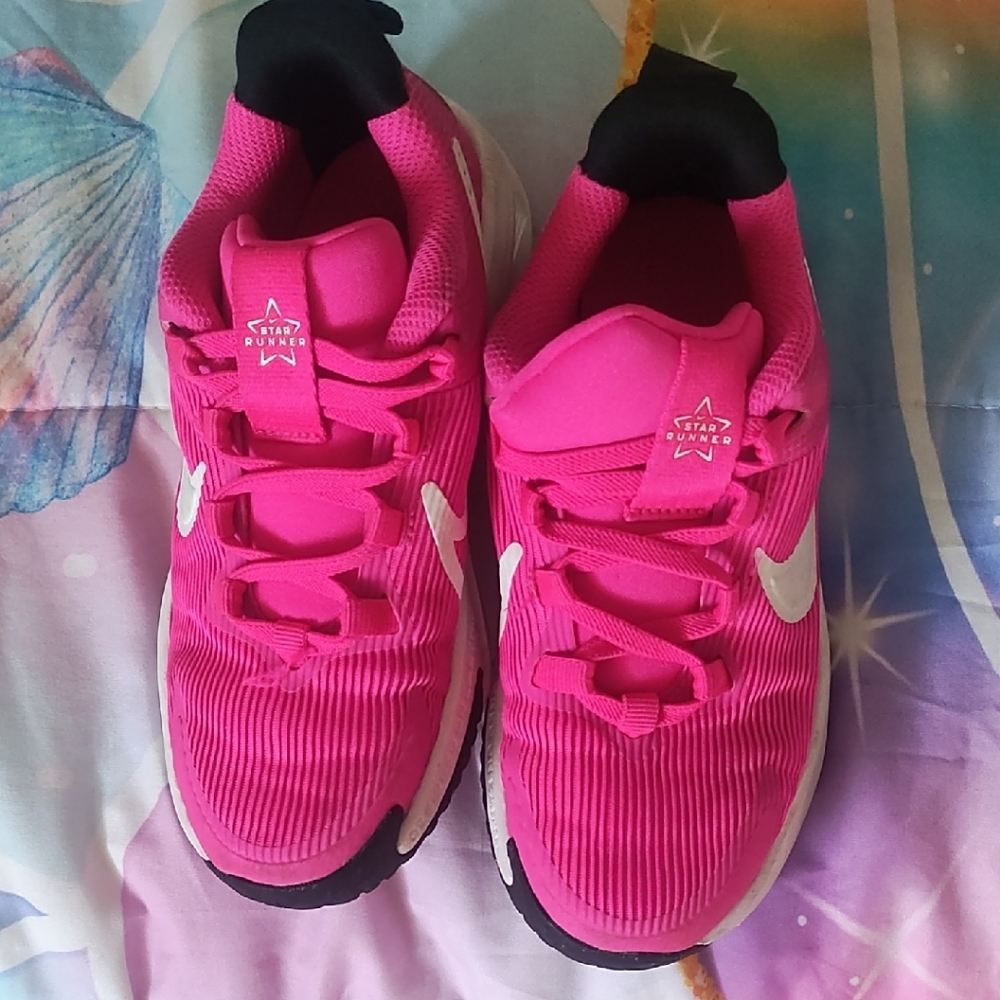 Nike Pink and White Sneakers Lightweight Athletic Design